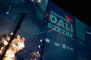 Rzeźby Salvadora Dalego w Fabryce Norblina w Warszawie