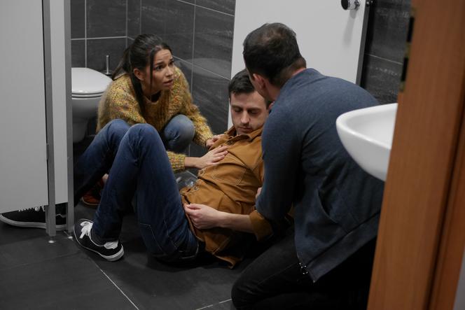  Pierwsza miłość, odcinek 3082: Mikser umrze w toalecie po przedawkowaniu narkotyków? - ZWIASTUN