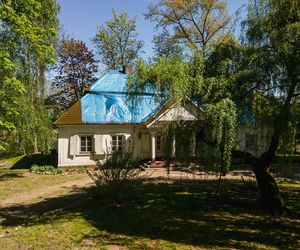 W Łękach Kościelny można podziwiać dworek z XVIII wieku
