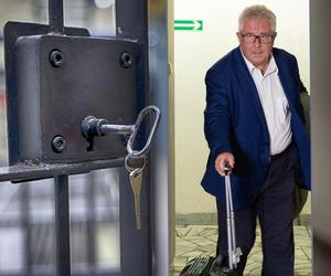 Ryszard Czarnecki zdradził, co spotkało go w areszcie. „Rozbieranie się do naga jest mało sympatyczne