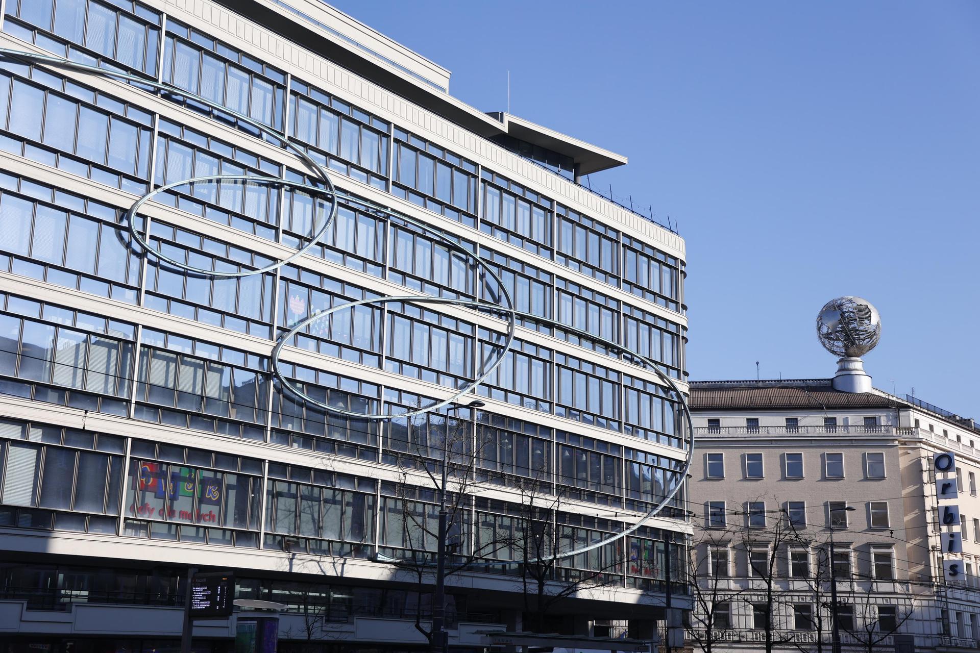 Warszawskie neony z PRL-u - zobacz zdjęcia iluminacji i sprawdź, gdzie je znaleźć