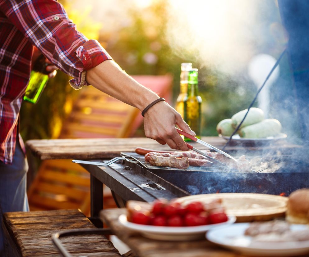 Grill to twoja pasja? Biedronka ogłosiła promocje w sam raz na początek sezonu