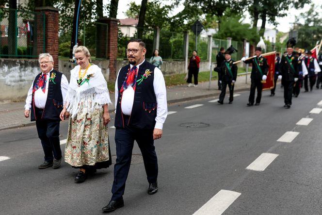 Korowód dożynkowy w Kostuchnie