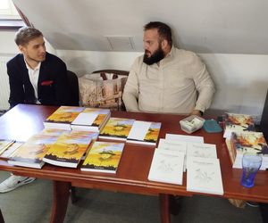 Uczestnicy wydarzenia mogli posłuchać o dotychczasowych dokonaniach literackich Renaty Chojeckiej