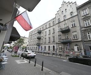 „To co robi miasto, to skandal”. Warszawa sprzedaje zabytkową kamienicę w centrum za grube miliony
