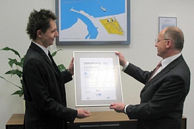 28 stycznia 2010 r. w Warszawie spółka Polskie LNG otrzymała Certyfikat Jakości zgodny z normą ISO 9001:2008 (PN-EN ISO 9001:2009) 