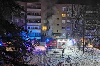Nocny pożar mieszkania w bloku przy ulicy Lwowskiej. Zginęła jedna osoba