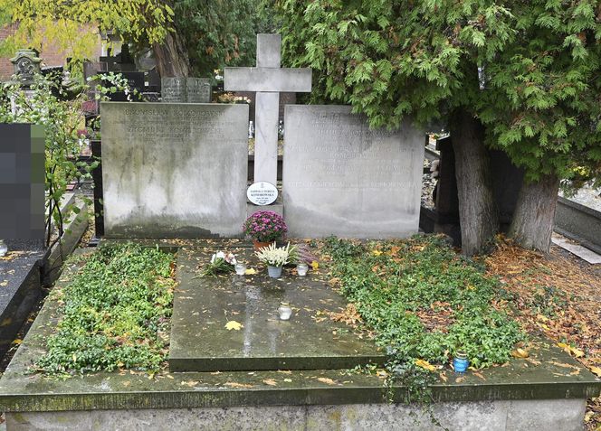 Grób matki Bronisława Komorowskiego