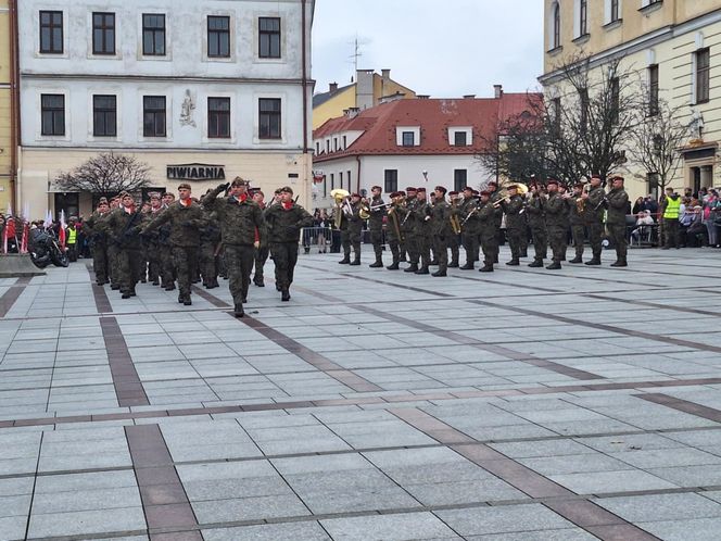 Wojskowa uroczystość na Rynku w Tarnowie