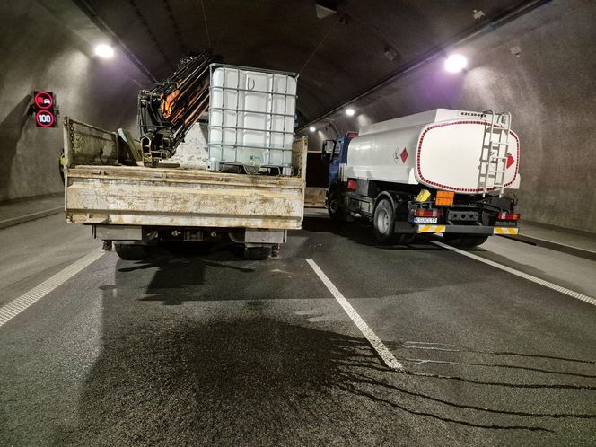 Tunel na Zakopiance został zamknięty. Przeprowadzono specjalną akcję służb ratunkowych