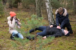 M jak miłość odc. 1857. Jan Mokrzycki (Wojciech Duryasz), Kacper (Bartosz Ziewiec), Basia (Karina Woźniak)