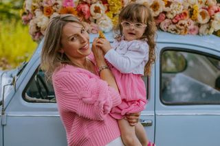 Pani Monika adoptowała niepełnosprawną Natalkę. „Moje życie jest tysiąc raz trudniejsze, a jednocześnie milion razy szczęśliwsze”