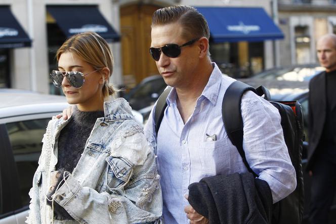 Hailey Baldwin na spacerze z tatą