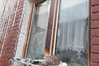 Auto spłonęło między budynkami mieszkalnymi w Braniewie