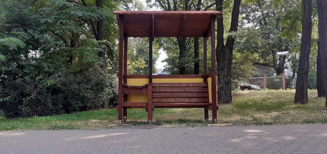 W Lublinie pojawiła się ławka, która ucieszy rodziców niemowlaków. Może być ich więcej [WIDEO]