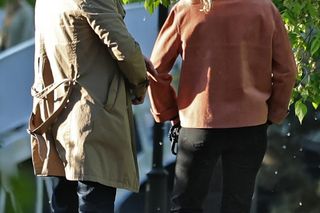 Andrzej Chyra smyra i całuje