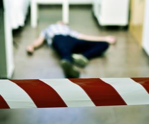 Miał rany kłute na brzuchu. Obok ciała mężczyzny leżał nóż