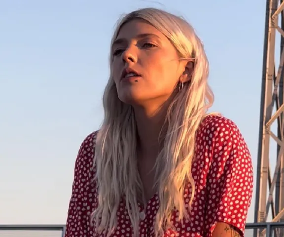 Daria Zawiałow mówi, że “Złamane serce jest okej”. Radiowa premiera singla na antenie Eski Rock!