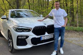 Jacek Góralski wyjechał z salonu modnym gigantem