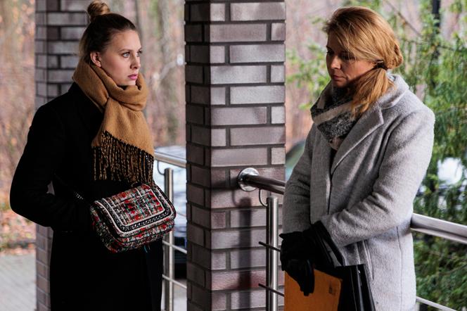 Na Wspólnej odc. 3457. Daria (Patrycja Topajew), Paulina (Marta Walesiak)