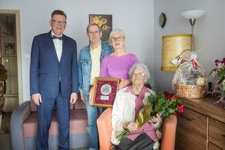 Ma 8 wnucząt i 11 prawnuków. Pani Joanna skończyła właśnie 100 lat i czerpie z życia garściami