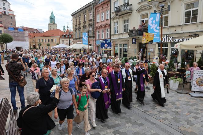 Pątnicy ruszyli na szlak! Z Lublina wyruszyła Lubelska Piesza Pielgrzymka na Jasną Górę 2023