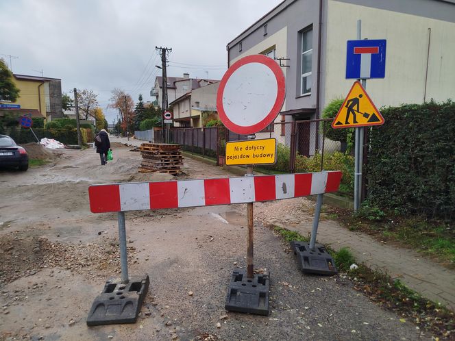 Kończy się remont, a właściwie budowa z kostki ulicy Fabrycznej w Siedlcach