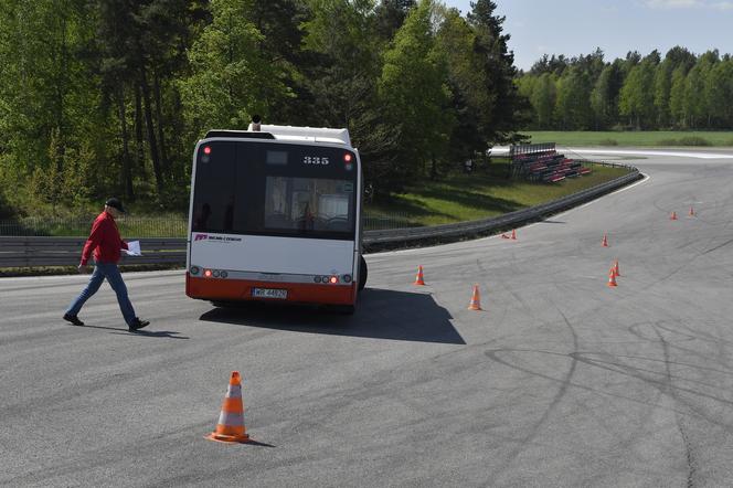 Autobusy w poślizgu! Kto tym razem okazał się najlepszym kierowcą autobusu? 