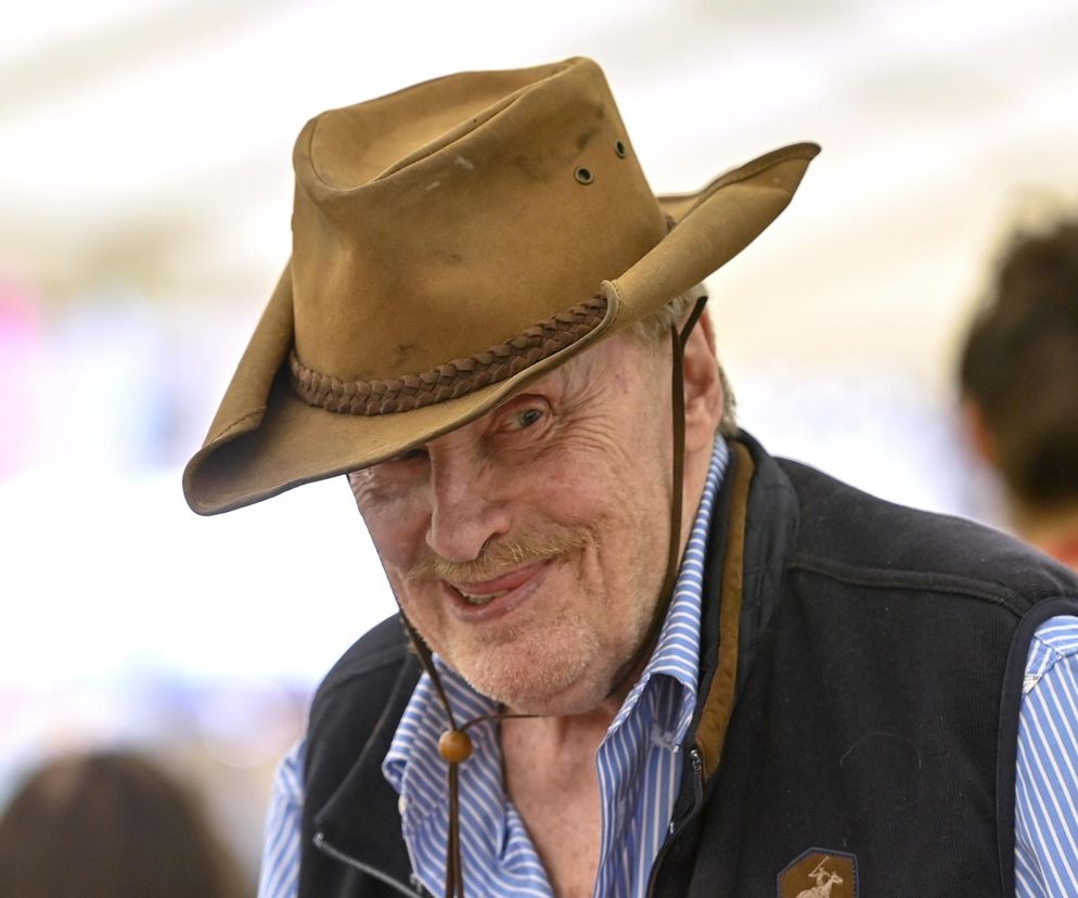 Kowboj o kulach. Tak Olbrychski wraca do zdrowia po operacji