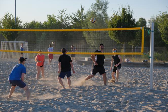 Zbierz drużynę i zagraj z MOSiR-em w siatkówkę plażową! W sierpniu ruszy wakacyjny turniej