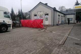 Pracownika wyrzuciło na dach budynku, zginął na miejscu. Dwie osoby zostały ranne  