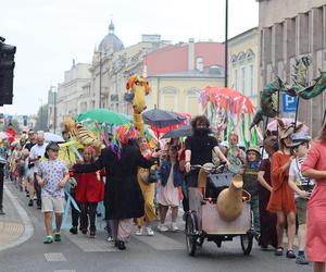 Deszcz nie był im straszny! Bajkowy Korowód przeszedł ulicami Lublina. Zobacz zdjęcia!