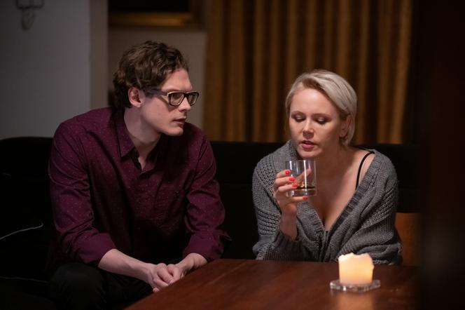 Na Wspólnej odc. 2879. Ilona Zdybicka (Anna Samusionek), Maks (Adam Fidusiewicz)