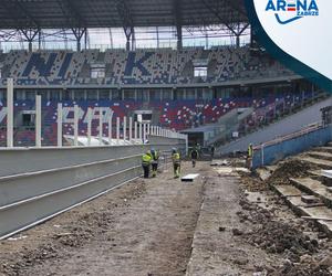 Rozbiórka trybuny na stadionie w Zabrzu