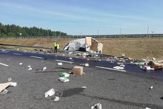 Karambol na trasie S7 pod Olsztynem - przepakowywali ładunek na pasie autostrady
