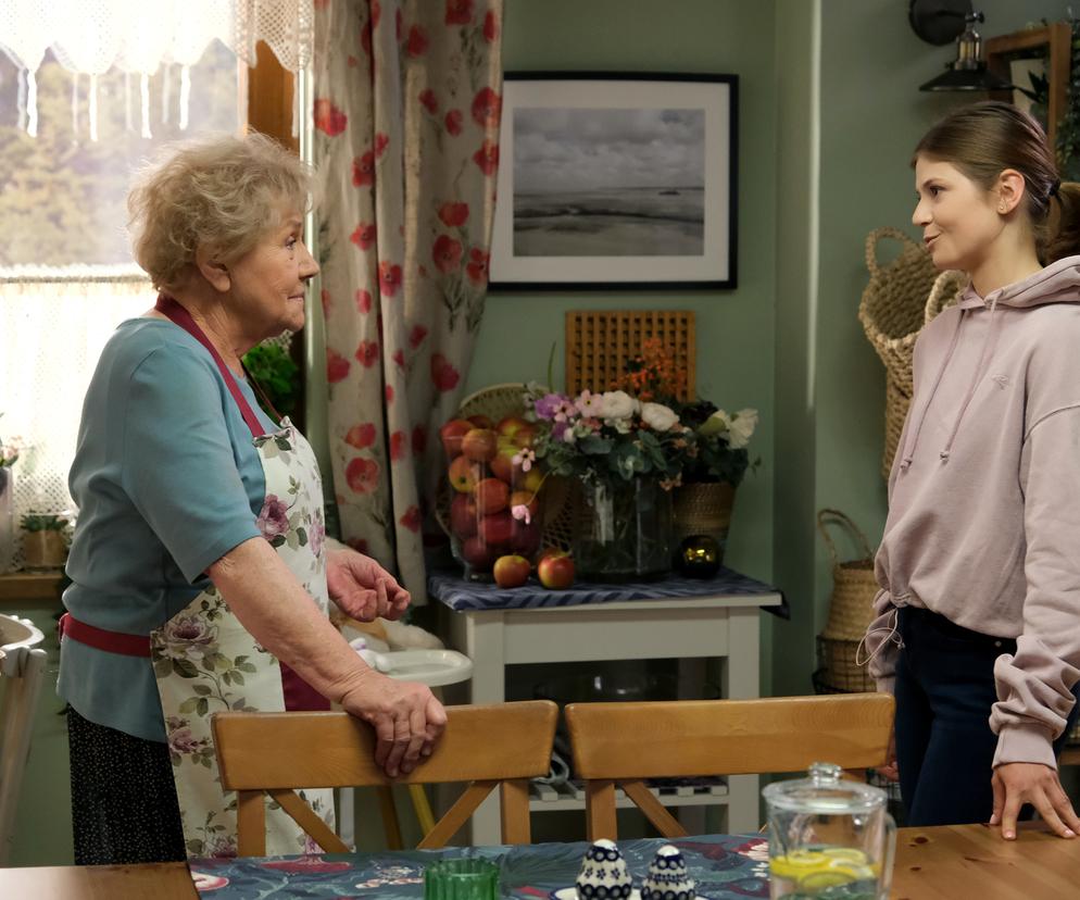 M jak miłość, odcinek 1683: Barbara (Teresa Lipowska), Lilka (Monika Mielnicka)