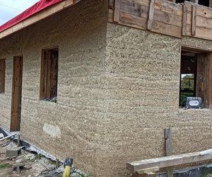 Zbudowali dom z konopi z nowoczesnym systemem smart home. Siedlisko pod Krakowem