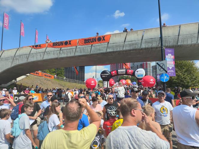 Tour de Pologne w Katowicach. Kolarze bawią się z kibicami