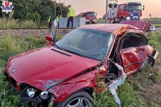 Wjechał BMW prosto w szynobus. Maszynista nie zdążył zahamować