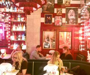 Szturm modlitewny na restaurację Madonna w Warszawie. Dzieci, nawróćcie się!