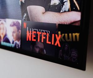 TOP10 filmów, które oglądali Polacy na Netfliksie w ostatnim czasie. Pierwsze miejsce nie należy do Znachora