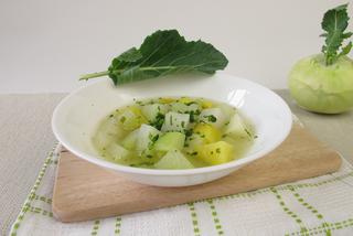 Pożywna zupa z kalarepy i ziemniaków: łatwy przepis z serkiem topionym