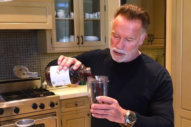 Arnold Schwarzenegger zdradza tajny składnik swojego shake'a proteinowego. Będziecie zaskoczeni [WIDEO]