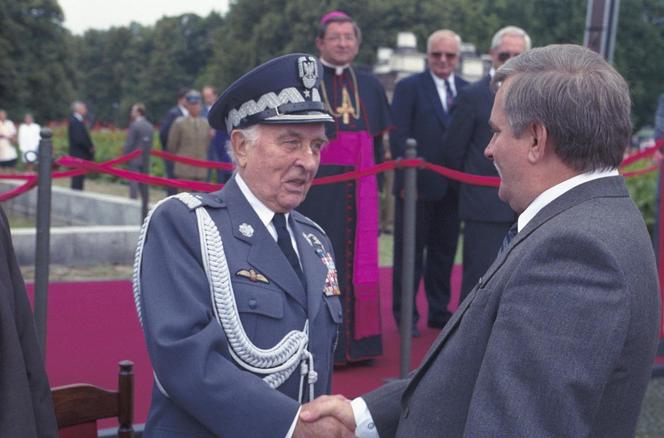 Stanisław Skalski i prezydent Lech Wałęsa, 1992.