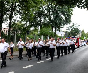 Korowód dożynkowy w Kostuchnie
