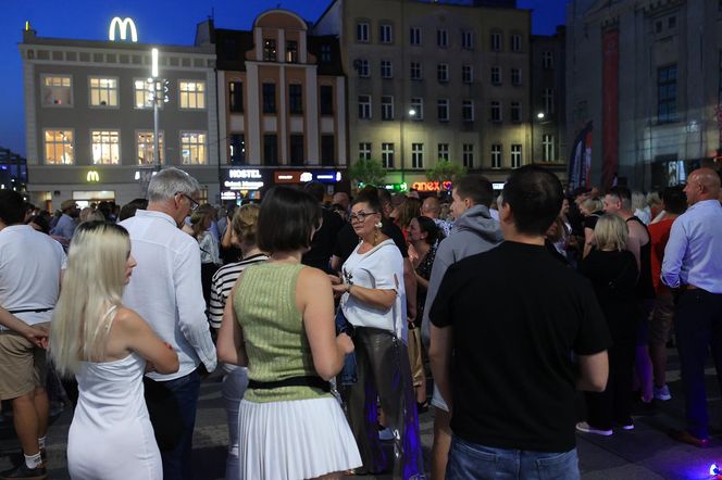 Potańcówka przed Teatrem Śląskim w Katowicach (09.08)
