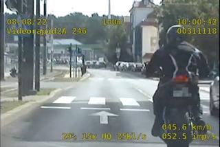 Policyjny pościg za motocyklistą ulicami Torunia! Mężczyzna był naćpany [Wideo]