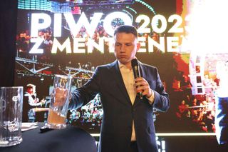 Mentzen znowu w formie. Gloryfikuje uzależniający, rakotwórczy napój