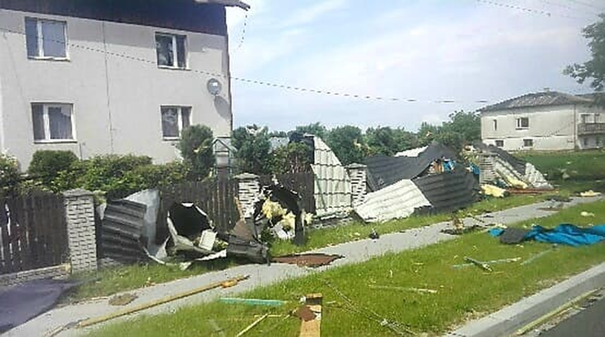Śląskie: Trąba powietrzna zniszczyła ponad 20 domów. Ekspert wyjaśnia jak to możliwe [ZDJĘCIA, WIDEO]