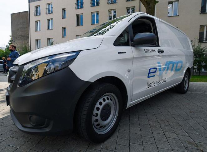 Strażnicy miejscy z Łodzi testują auto elektryczne! 